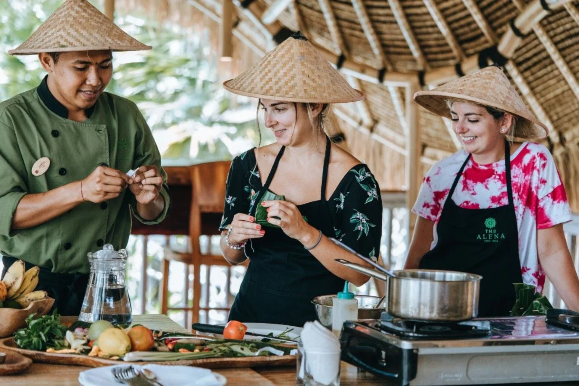 balinese-cooking-class-with-traditional-market-tour-and-making-balinese-offering_rX5AiU1 (1) balinese-cooking-class-with-traditional-market-tour-and-making-balinese-offering_rX5AiU1 (1)